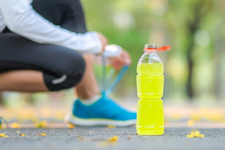 sustainable-beverage-packaging-tethered-cap-sport Innovative sustainable beverage packaging featuring a tethered cap